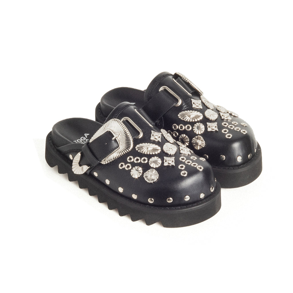 [TOGA PULLA] EYELET METAL SABOT AJ1058