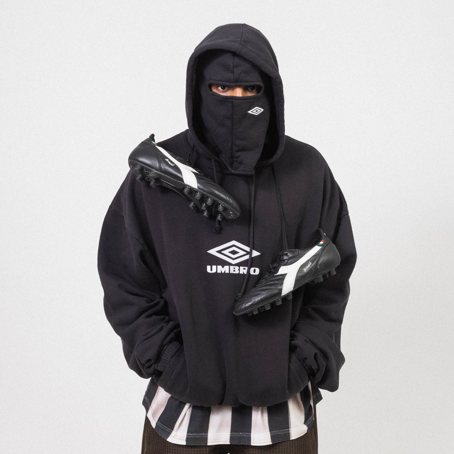 [UMBRO] MASKED OG LOGO HOODIE _ BLACK