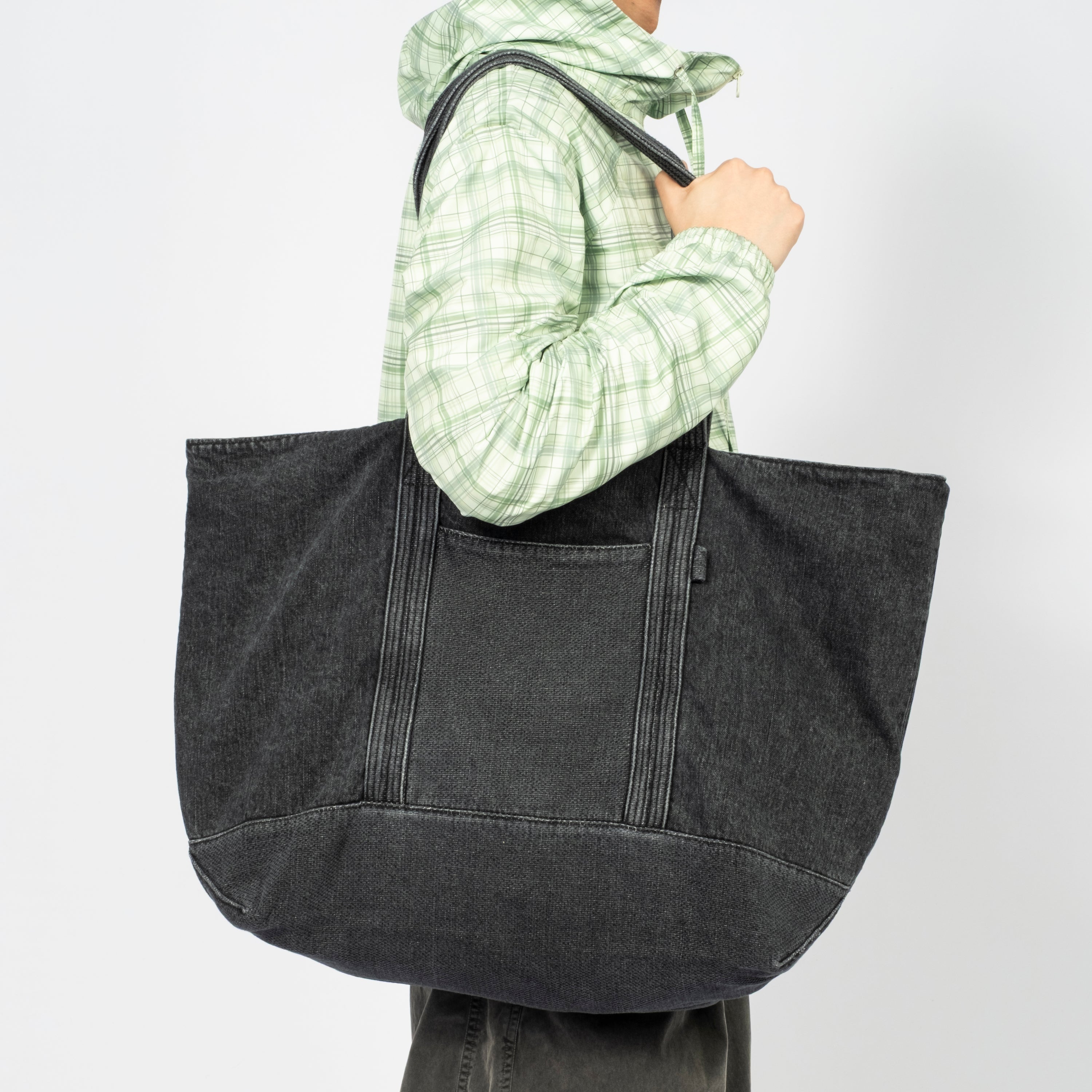 [999HUMANITY] AV BIG DENIM TOTE BAG _ WASHED BLACK