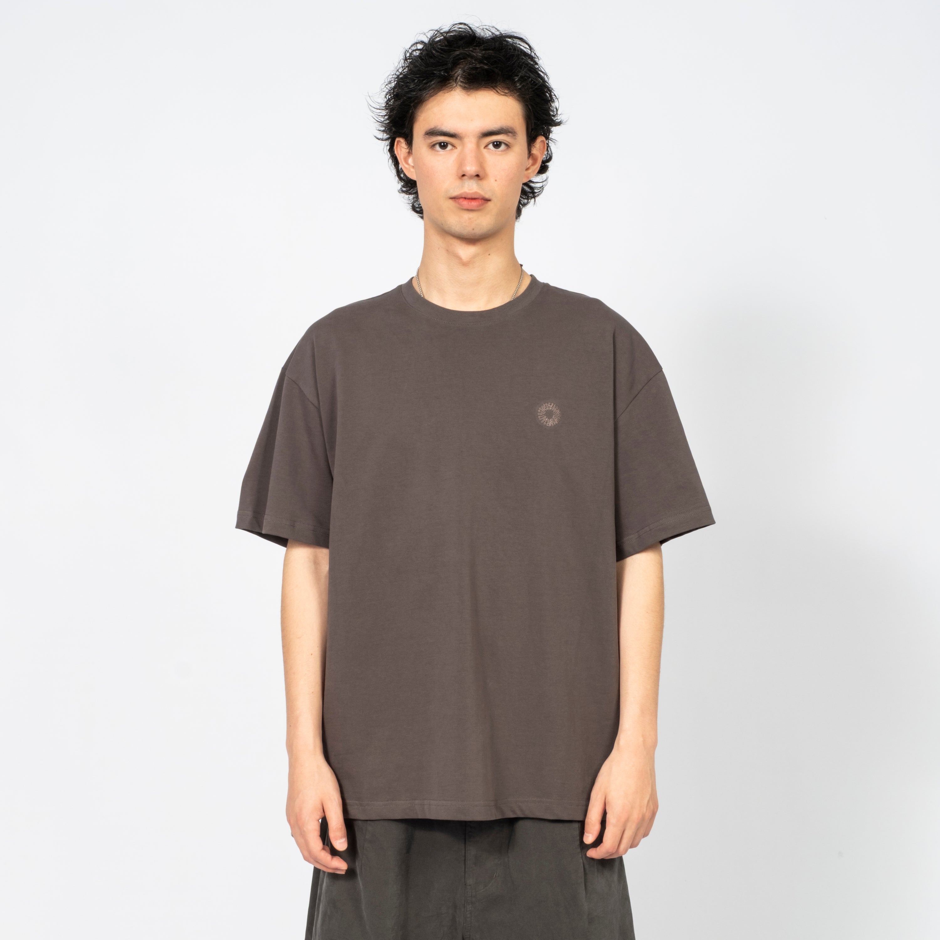 [999HUMANITY] EVD EASY LOGO HALF T SHIRTS _ CHARCOAL
