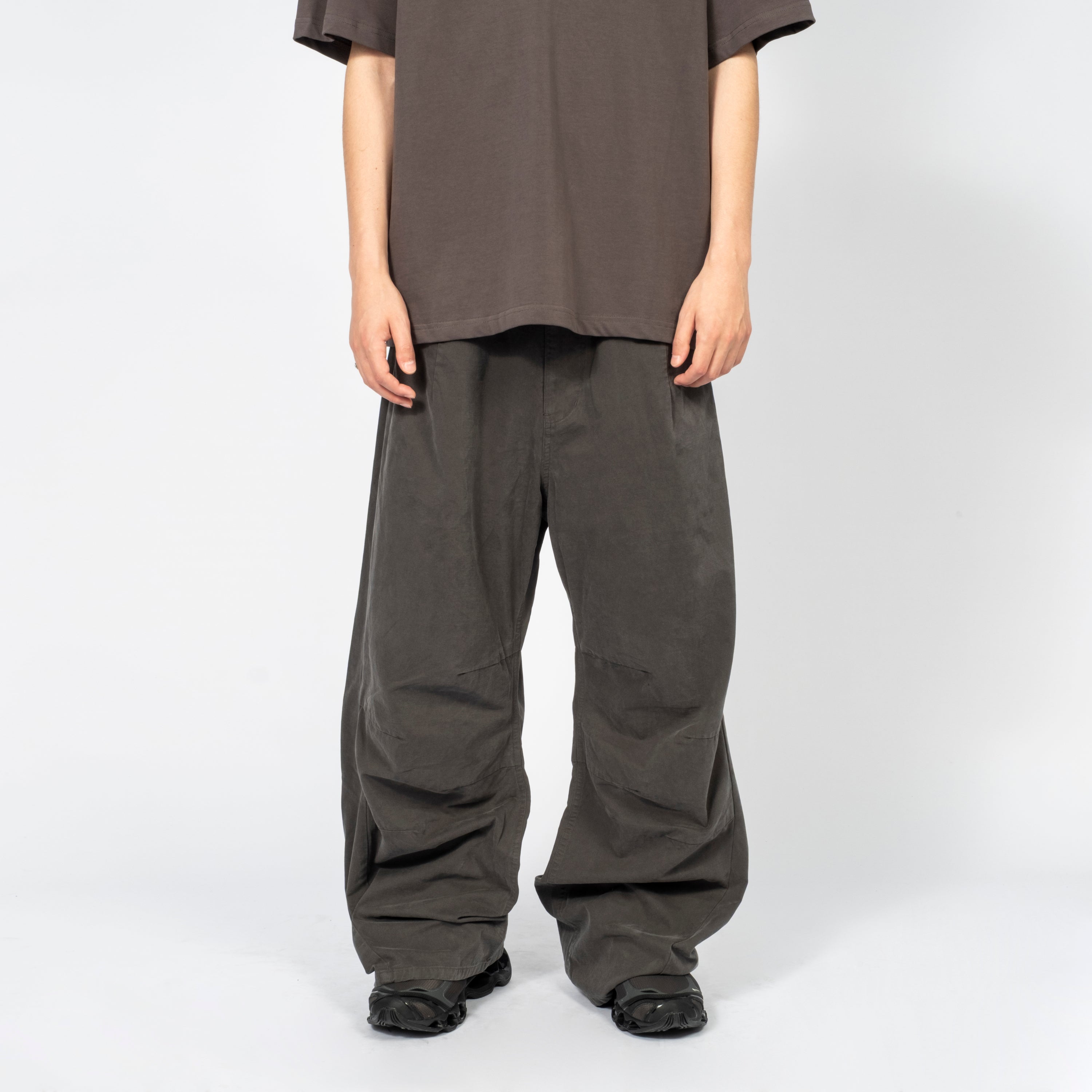 [999HUMANITY] AV PLEATS PANTS _ WASHED CHARCOAL