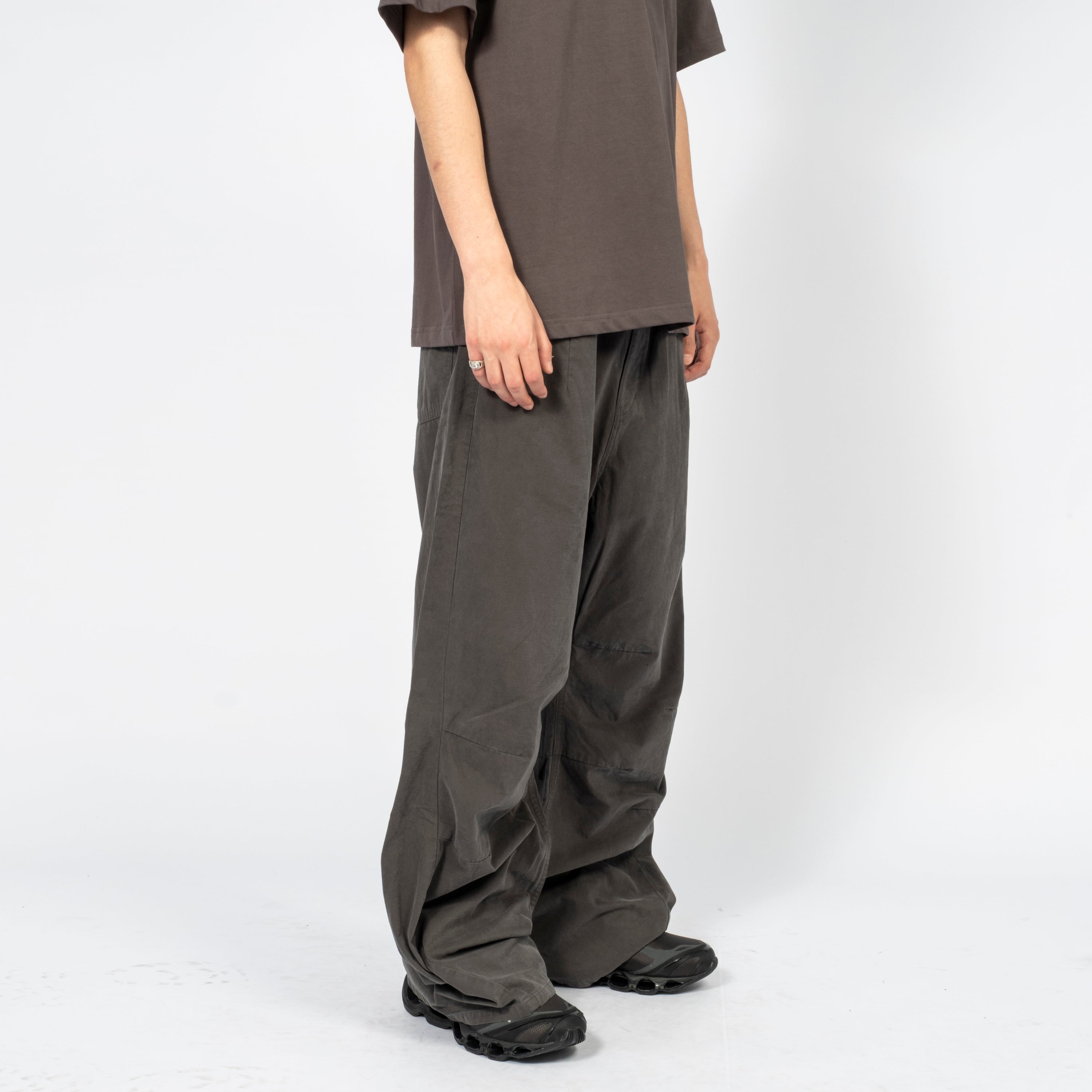 [999HUMANITY] AV PLEATS PANTS _ WASHED CHARCOAL