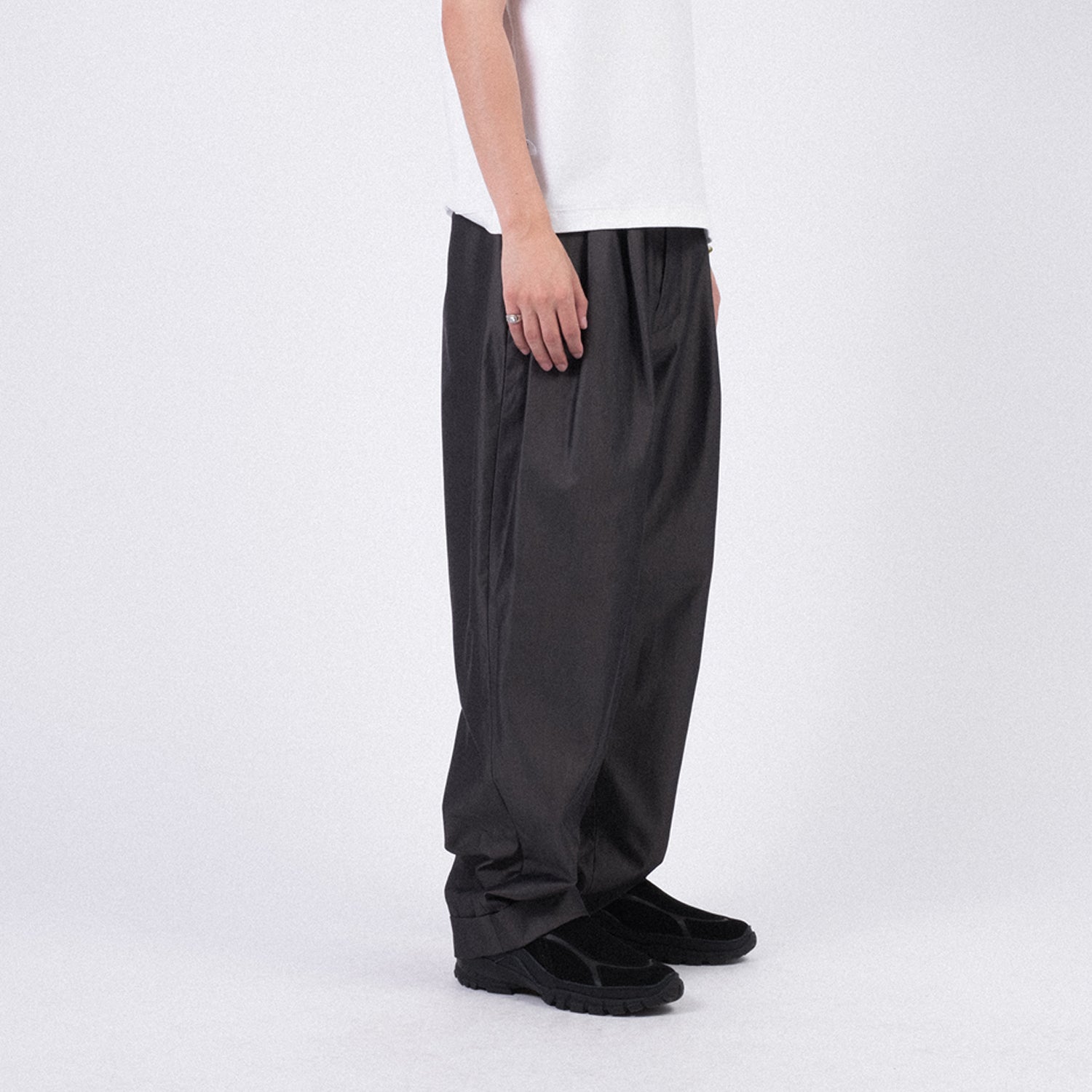 [AÏE] PU665 DCT PANTS _ B-CHARCOAL