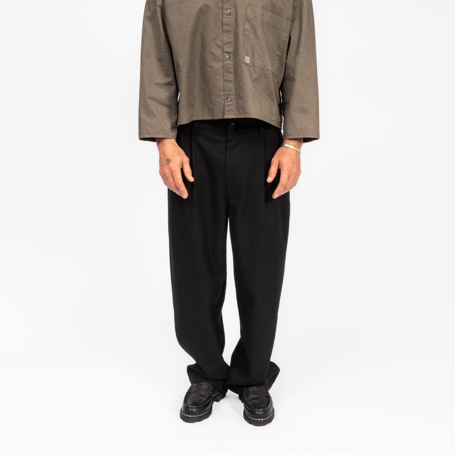 [MERELY MADE] CURVED SLACKS _ INK BLACK