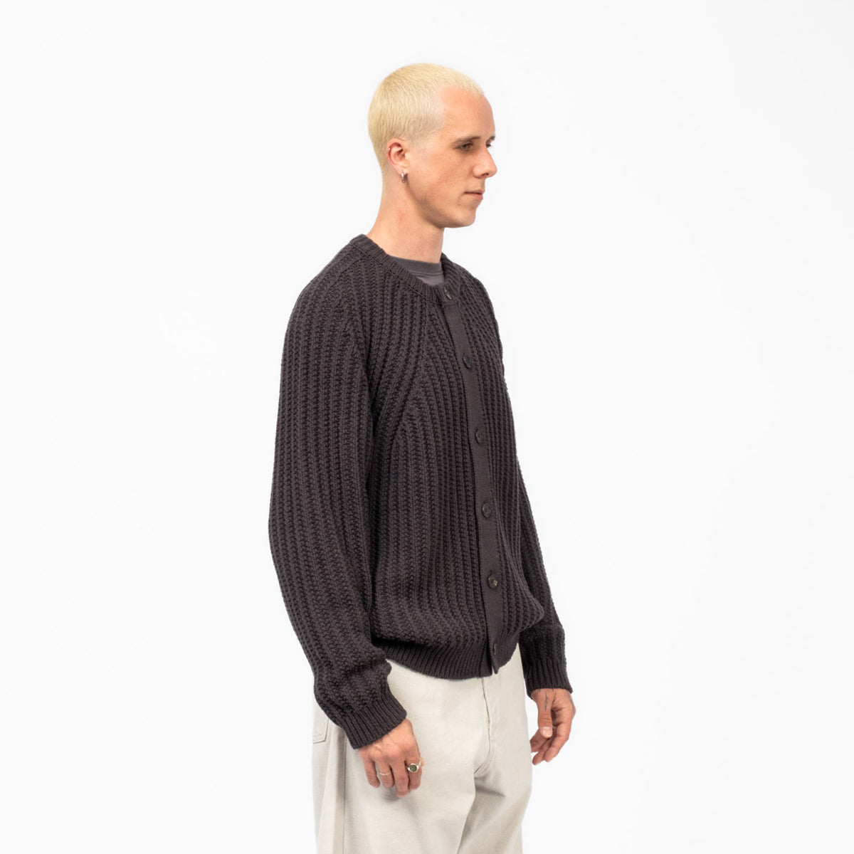 [BATONER] CHUNKY SIGNATURE CREW NECK CARDIGAN _ ASH BROWN