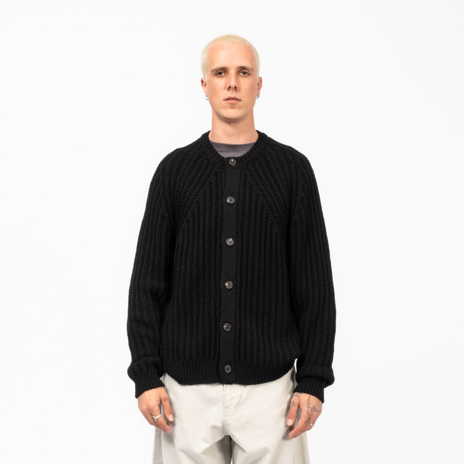 [BATONER] CHUNKY SIGNATURE CREW NECK CARDIGAN _ BLACK