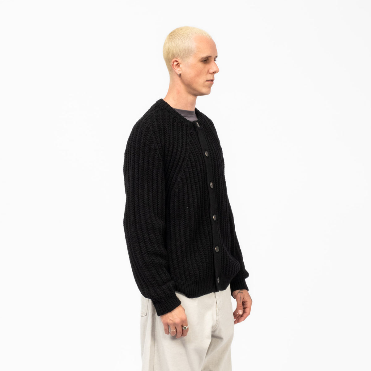 [BATONER] CHUNKY SIGNATURE CREW NECK CARDIGAN _ BLACK