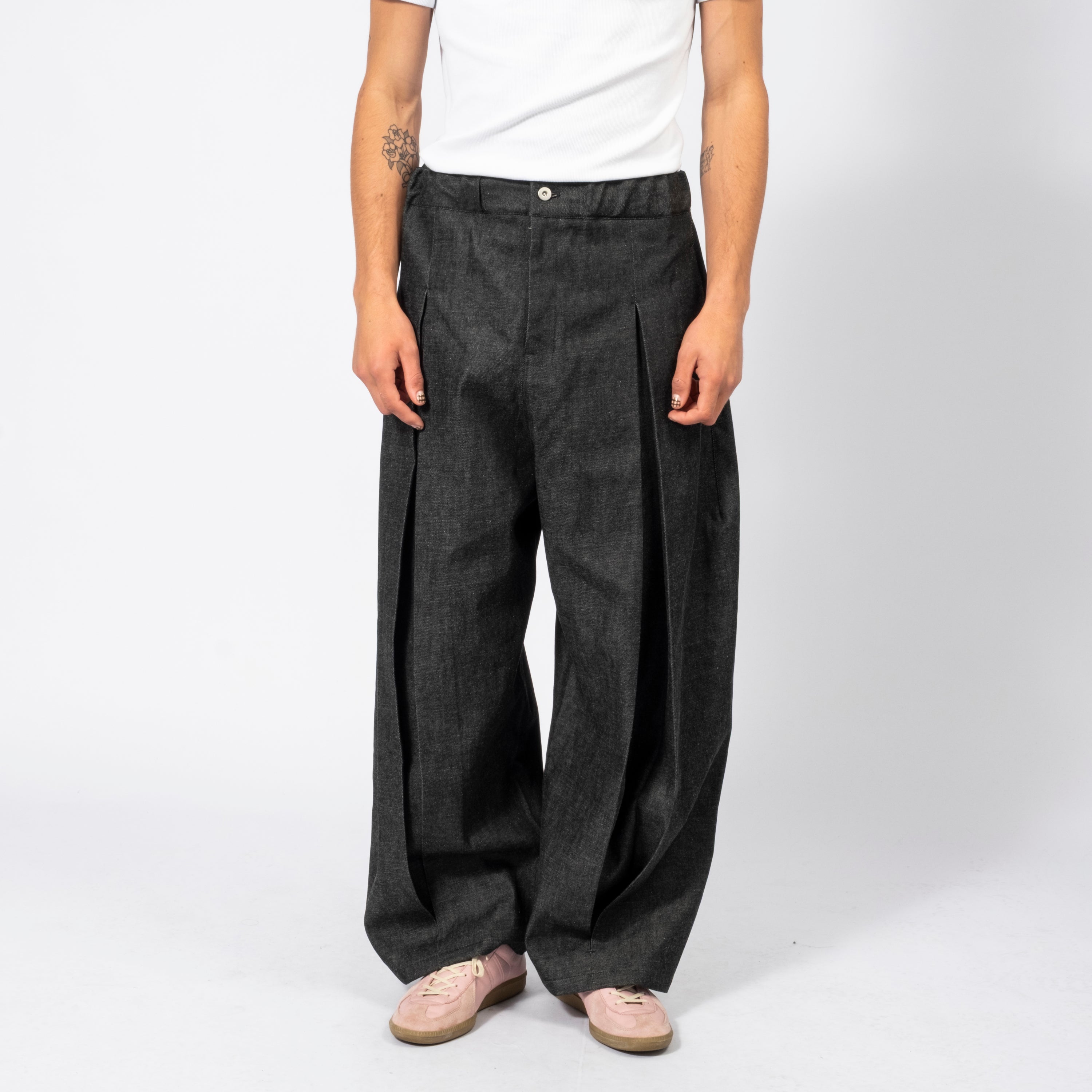 [SAGE NATION] BOX PLEAT TROUSER DENIM _ RAW BLACK