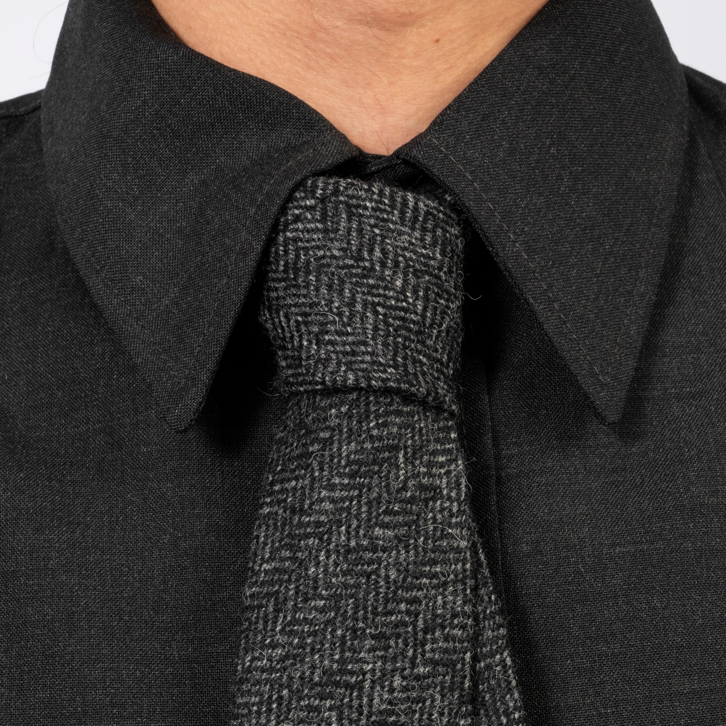 [SAGE NATION] CLASSIC TIE _ CHARCOAL HERRINGBONE