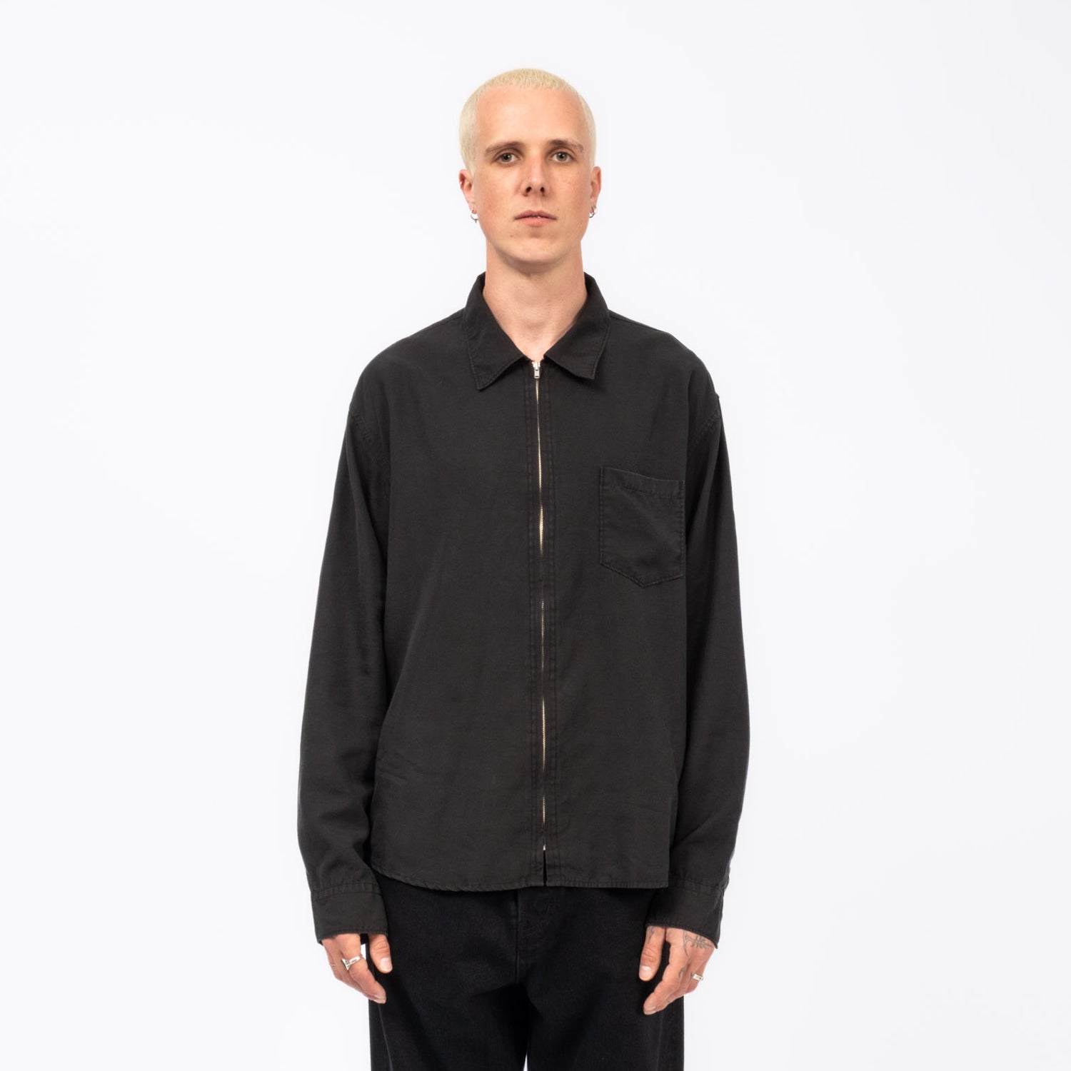 [HATCHINGROOM] ZIP SHIRT _ BLEACHED BLACK