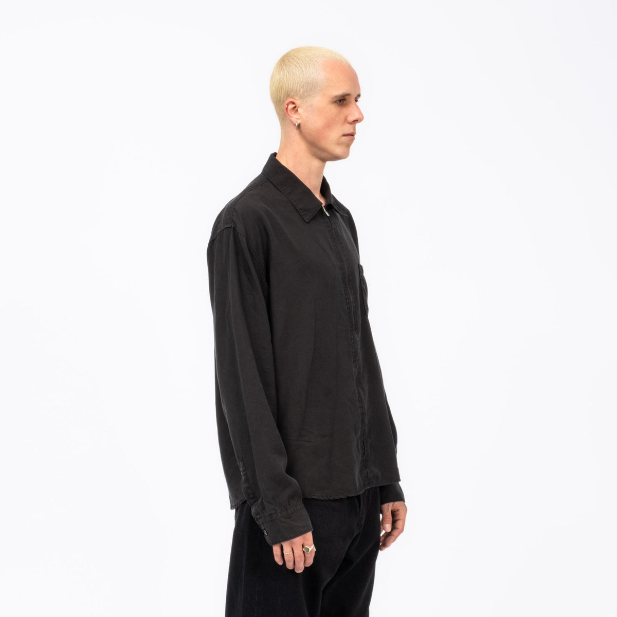 [HATCHINGROOM] ZIP SHIRT _ BLEACHED BLACK