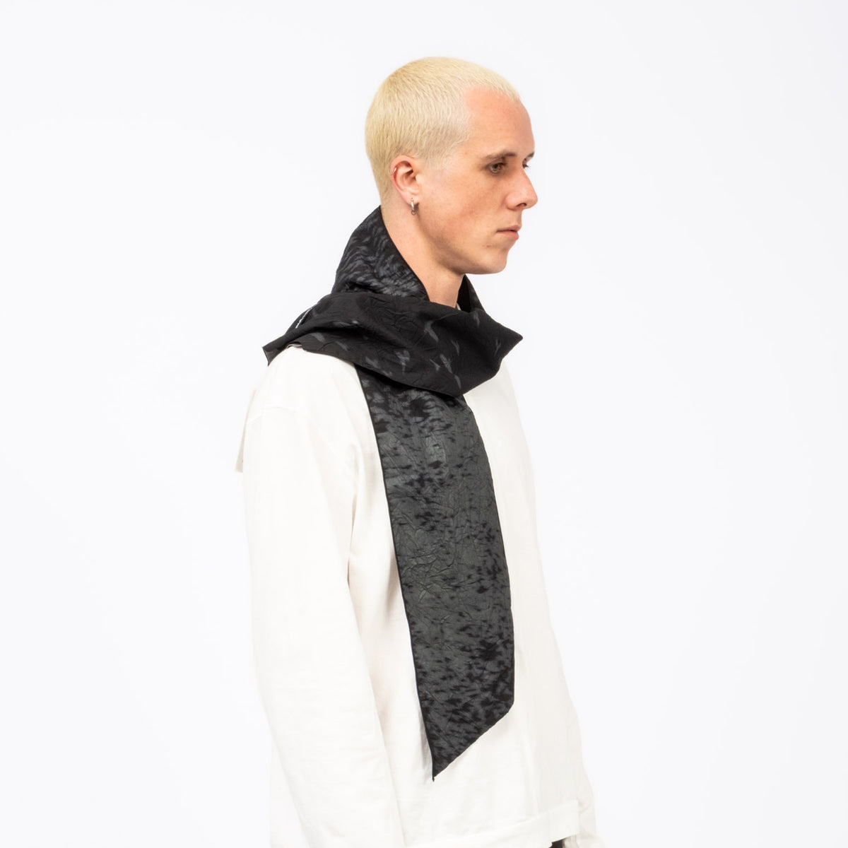 [HATCHINGROOM] MURMURATION SCARF _ BLACK/KHAKI
