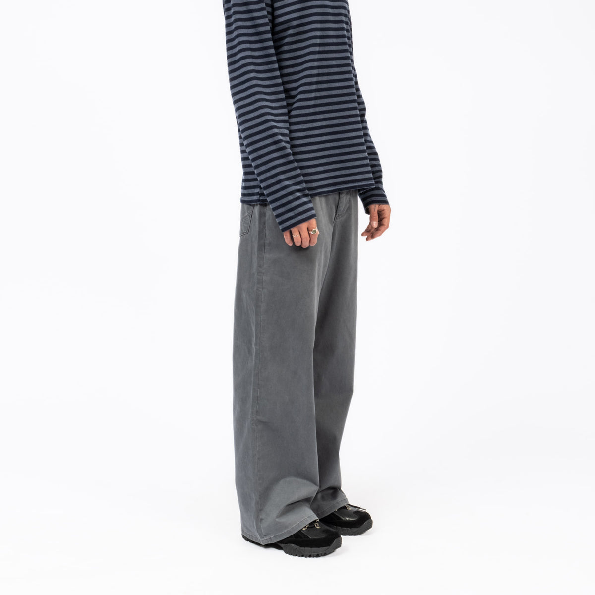[HATCHINGROOM] FLARE WORK TROUSERS MOLESKIN _ WASHED GRAPHITE