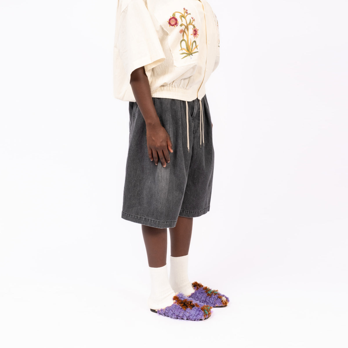 [SILLAGE] CIRCULAR SHORTS _ BLACK DENIM BLEACHED