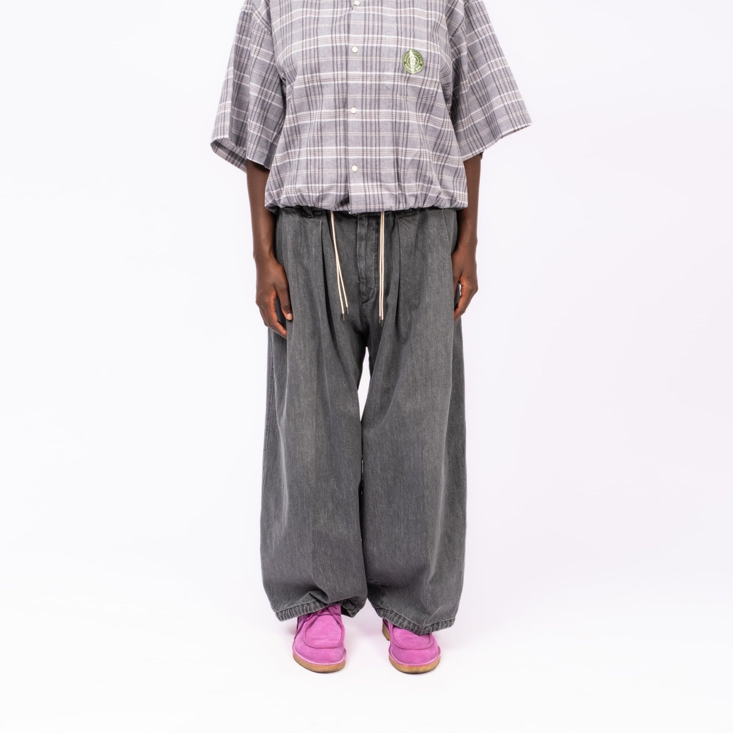 [SILLAGE] CIRCULAR PANTS _ BLACK DENIM BLEACHED