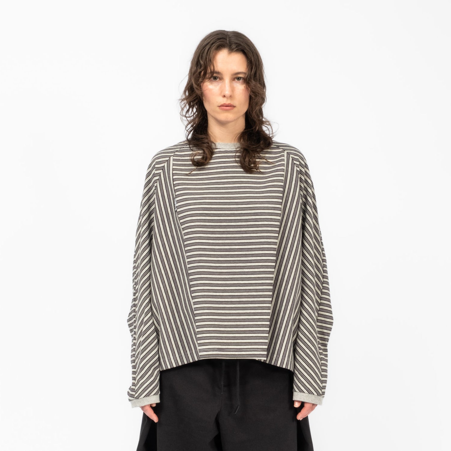 [AJOBYAJO] SCULPTED RAGLAN STRIPE LONG SLEEVE _ LIGHT GREY