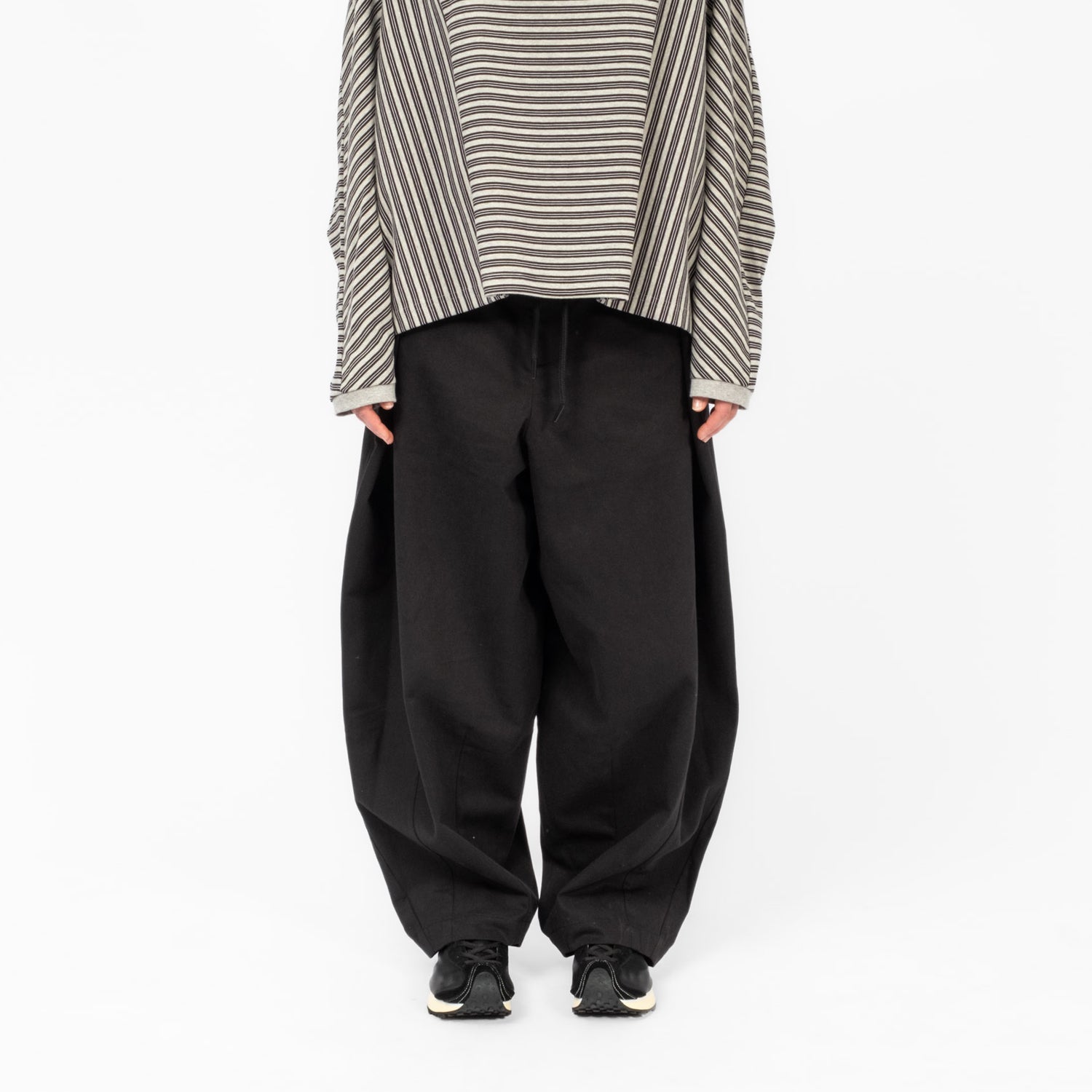 [AJOBYAJO] COTTON TWILL ONE TUCK PANTS _ BLACK
