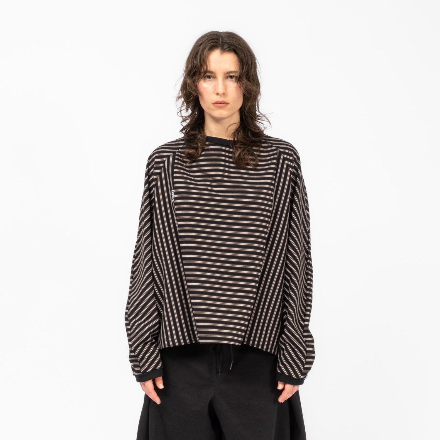 [AJOBYAJO] SCULPTED RAGLAN STRIPE LONG SLEEVE _ BLACK