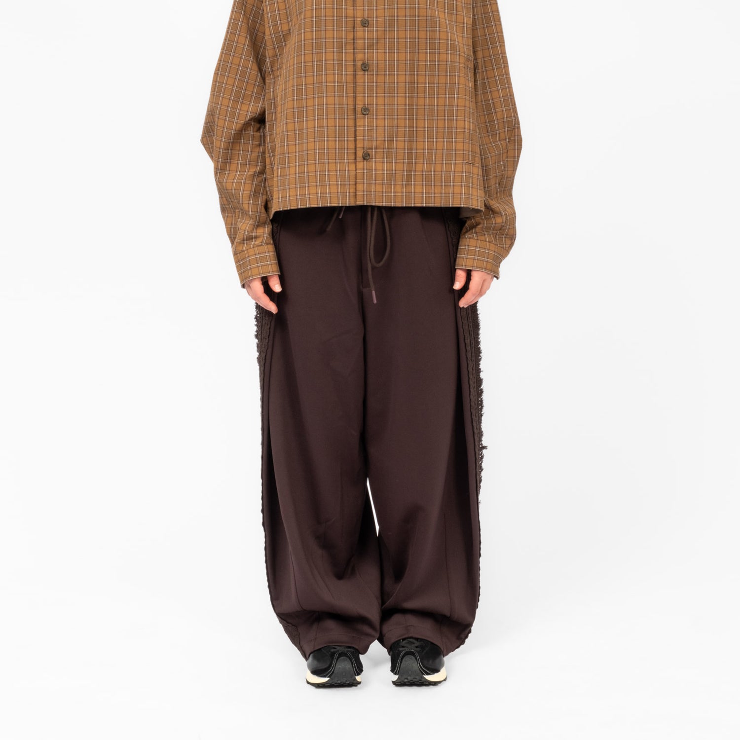 [AJOBYAJO] MULTI LACE TRIM ONE TUCK TRACK PANTS _ DARK BROWN
