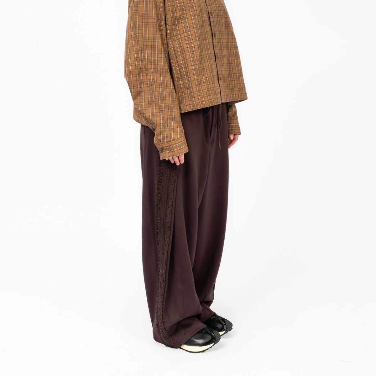 [AJOBYAJO] MULTI LACE TRIM ONE TUCK TRACK PANTS _ DARK BROWN