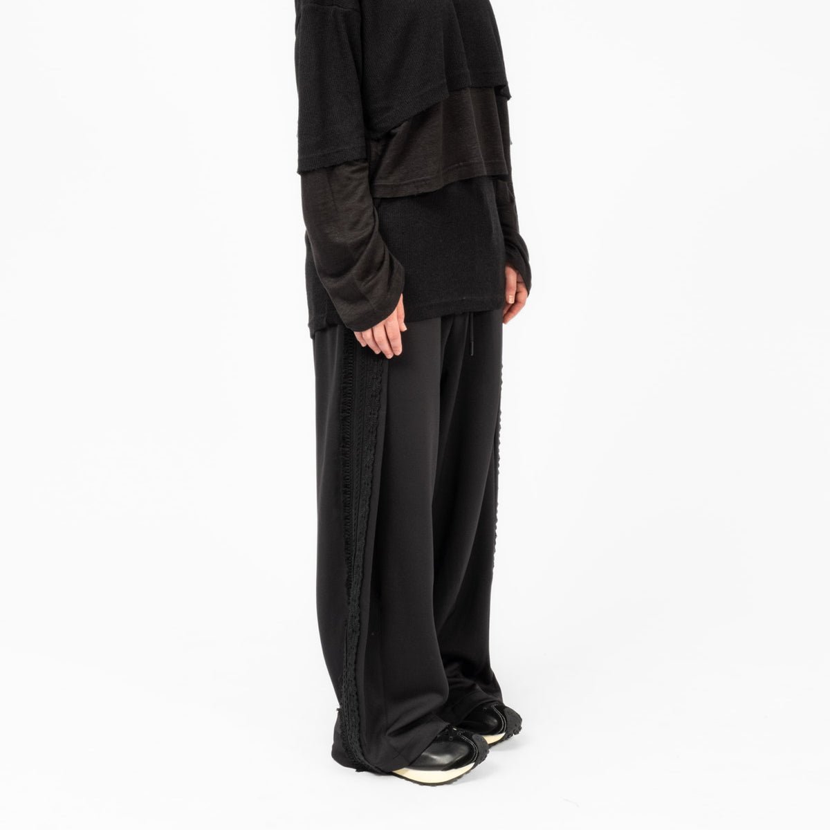 [AJOBYAJO] MULTI LACE TRIM ONE TUCK TRACK PANTS _ BLACK