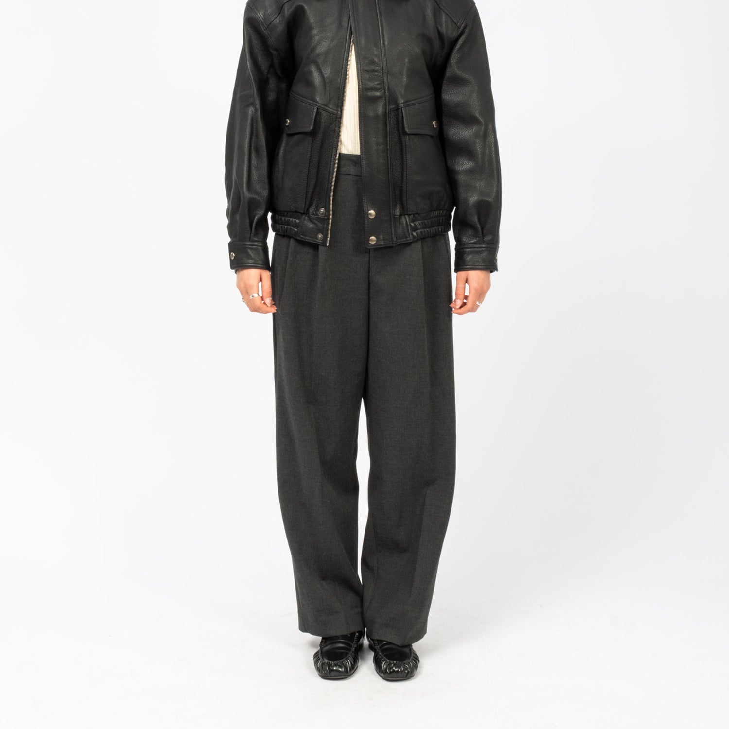 [DUNST] DOUBLE PLEATED WIDE SLACKS _ CHARCOAL GREY