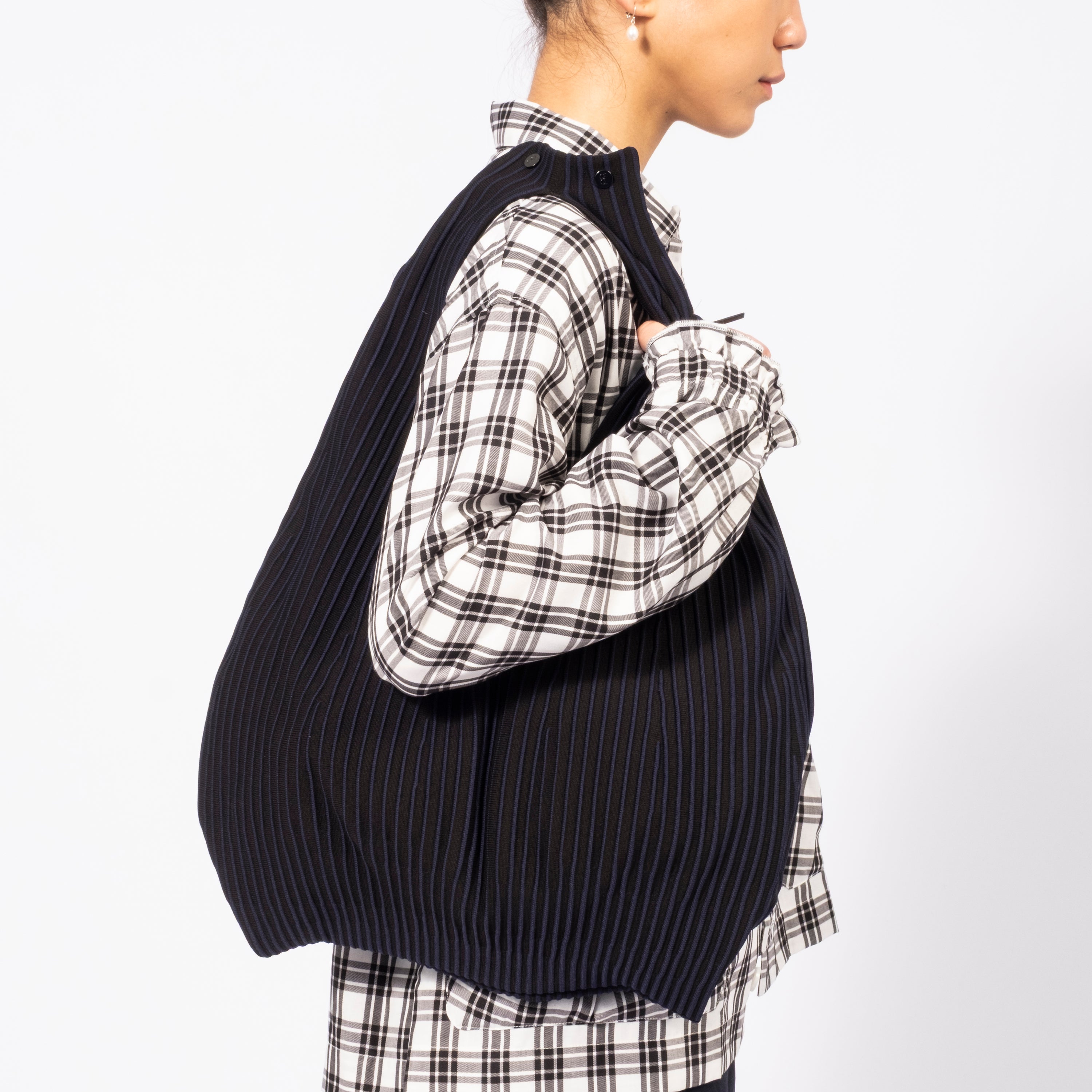 [CFCL] CF009AG173 HYPHA SHOULDER BAG _ BLACK/NAVY