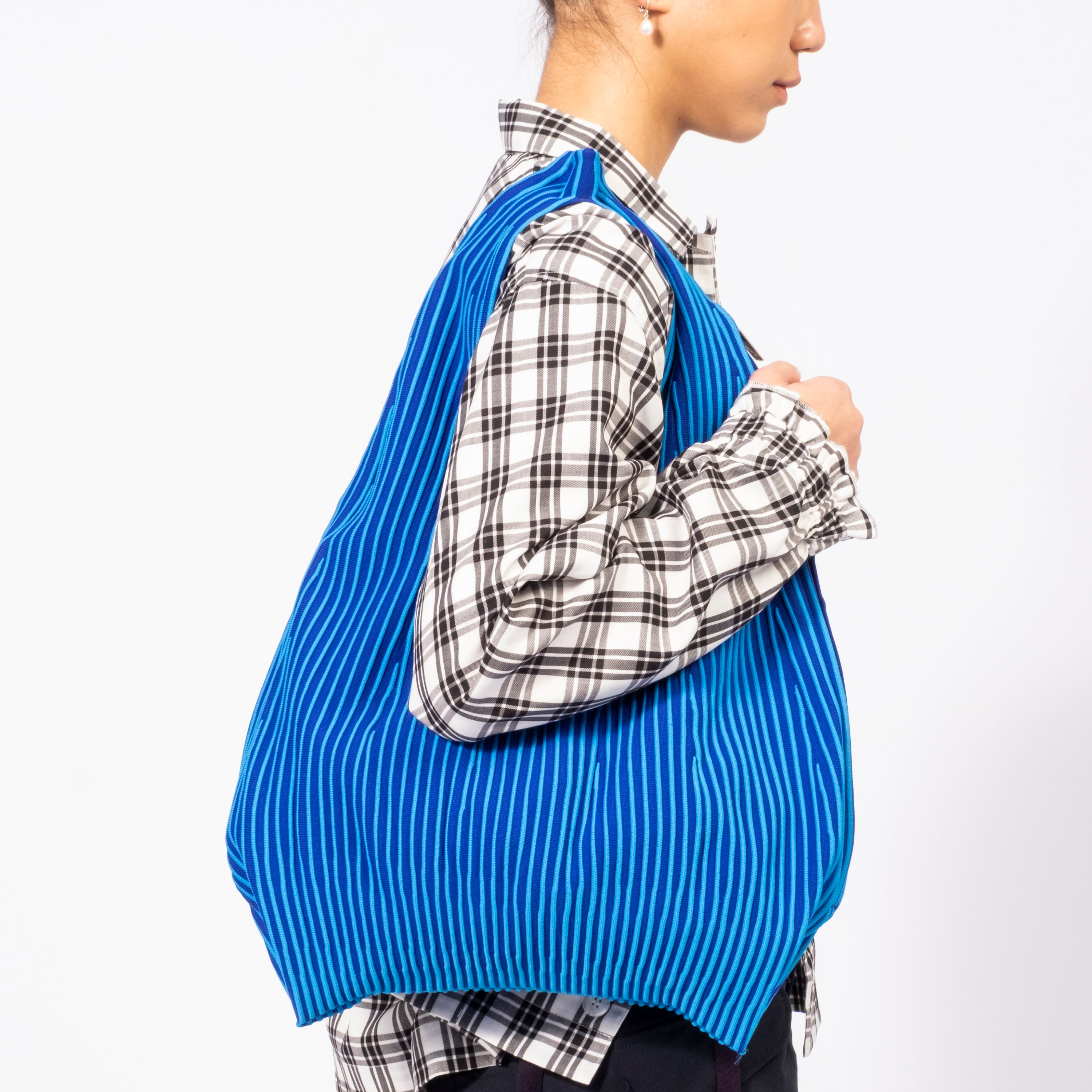 [CFCL] CF009AG173 HYPHA SHOULDER BAG _ BLUE/CYAN