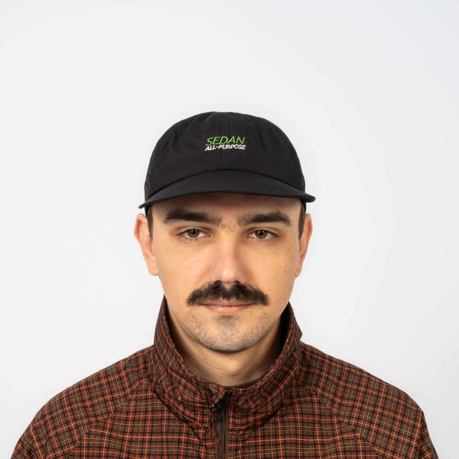 [SEDAN ALL-PURPOSE] TECH LOGO CAMP CAP _ BLACK