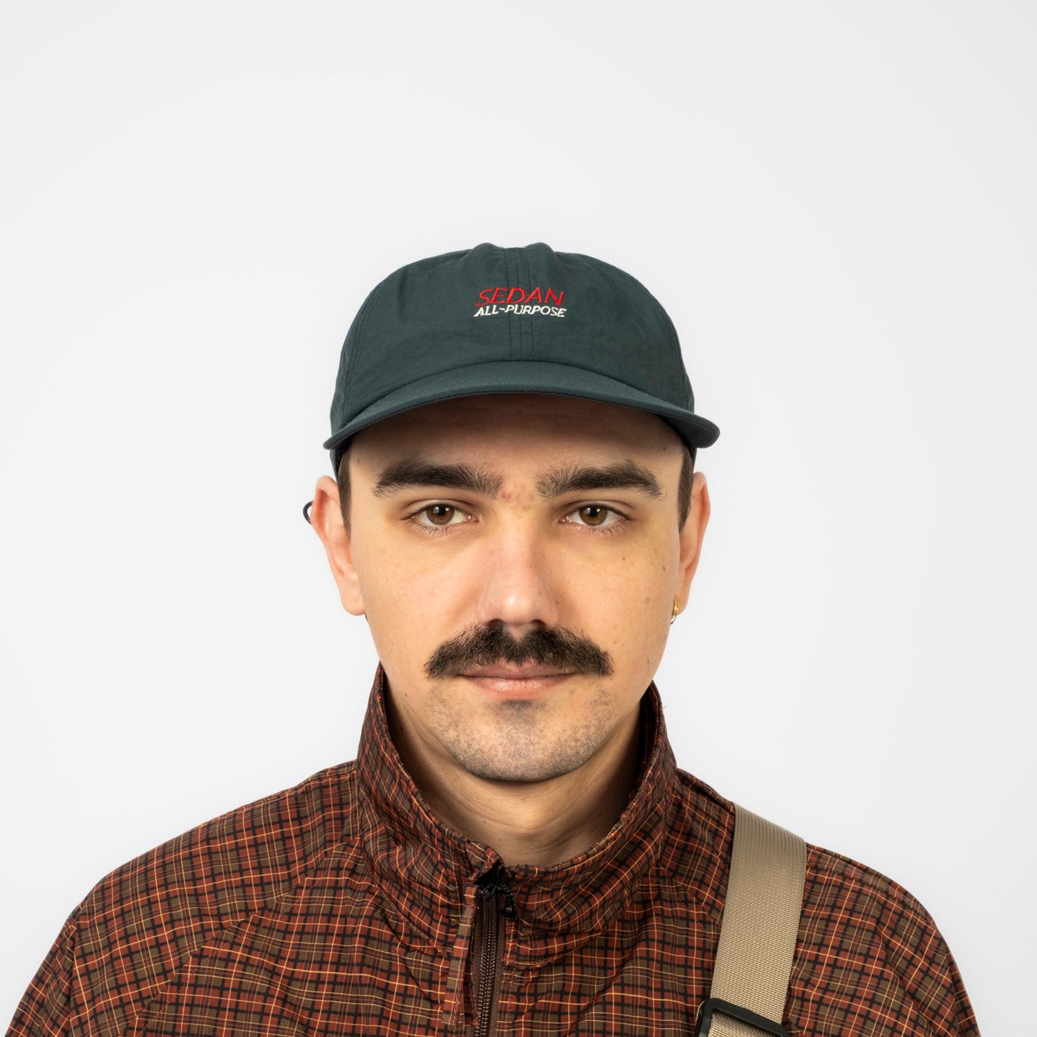 [SEDAN ALL-PURPOSE] TECH LOGO CAMP CAP _ DARK GREEN