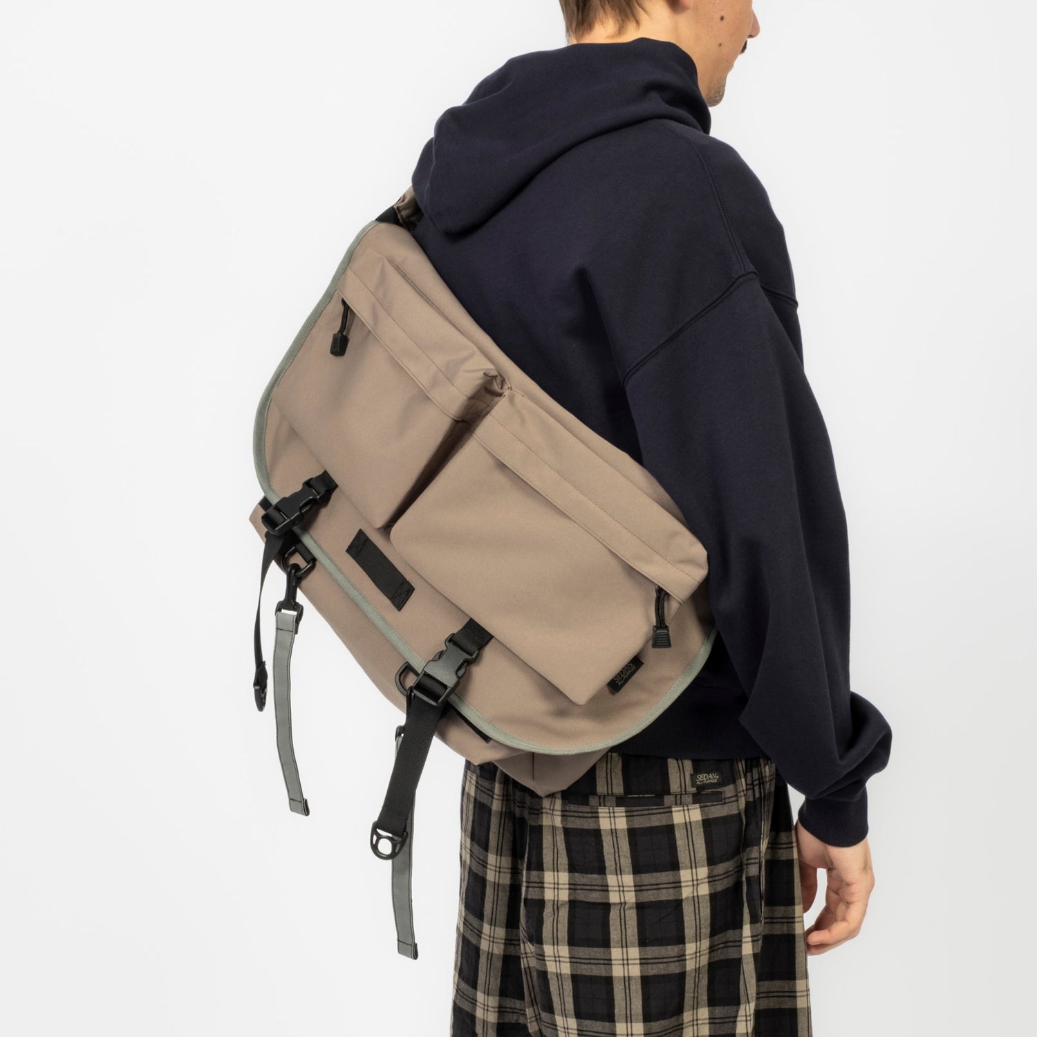 [SEDAN ALL-PURPOSE] MESSENGER BAG _ KHAKI