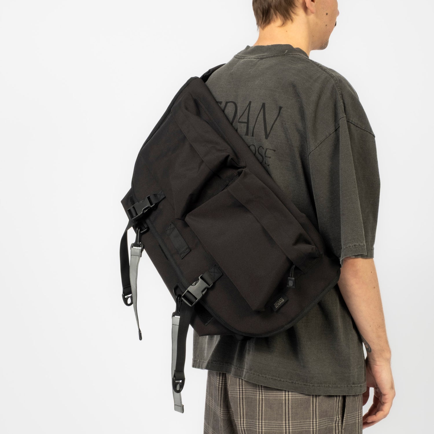 [SEDAN ALL-PURPOSE] MESSENGER BAG _ BLACK