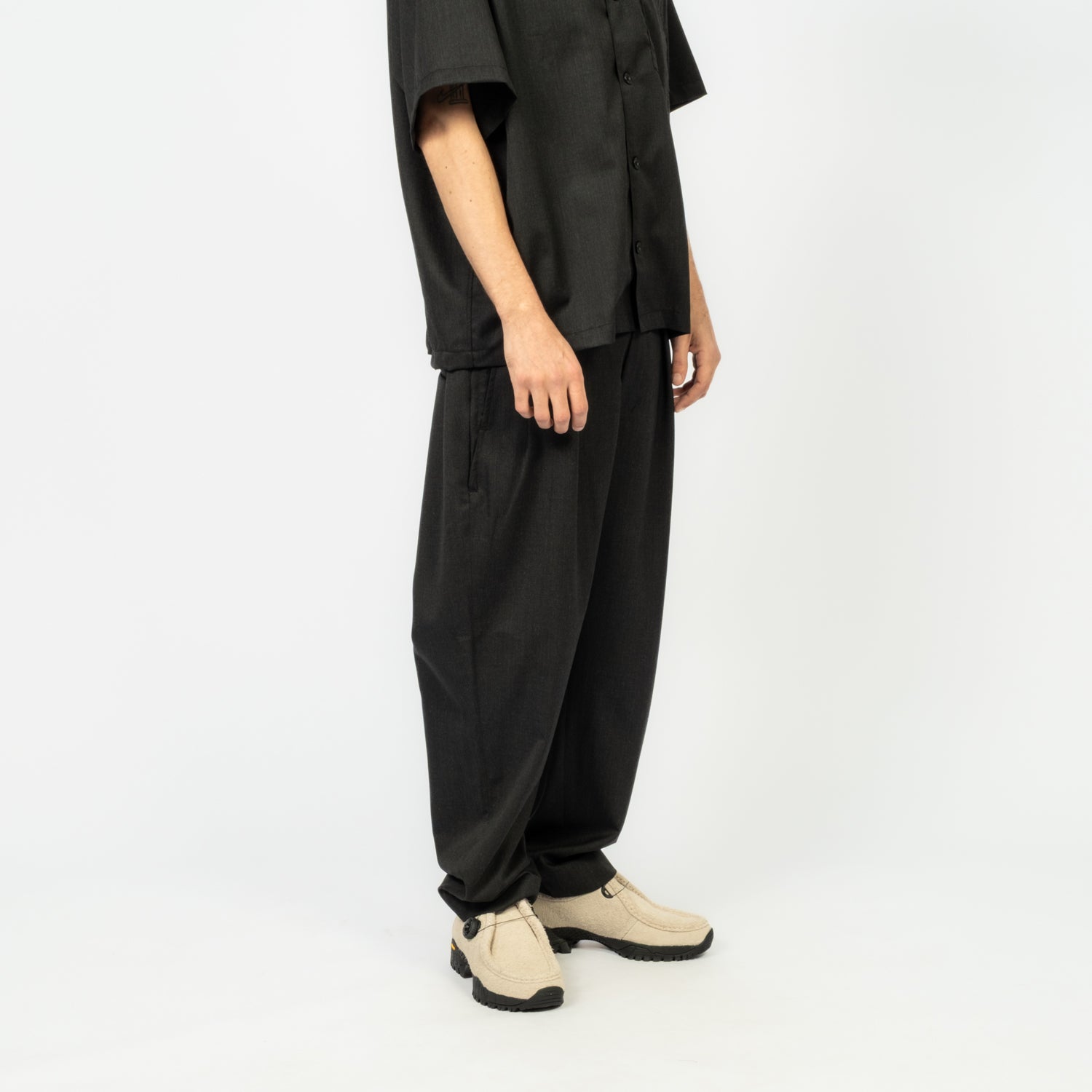 [IS-NESS] DOUBLE POCKET PANTS _ CHARCOAL