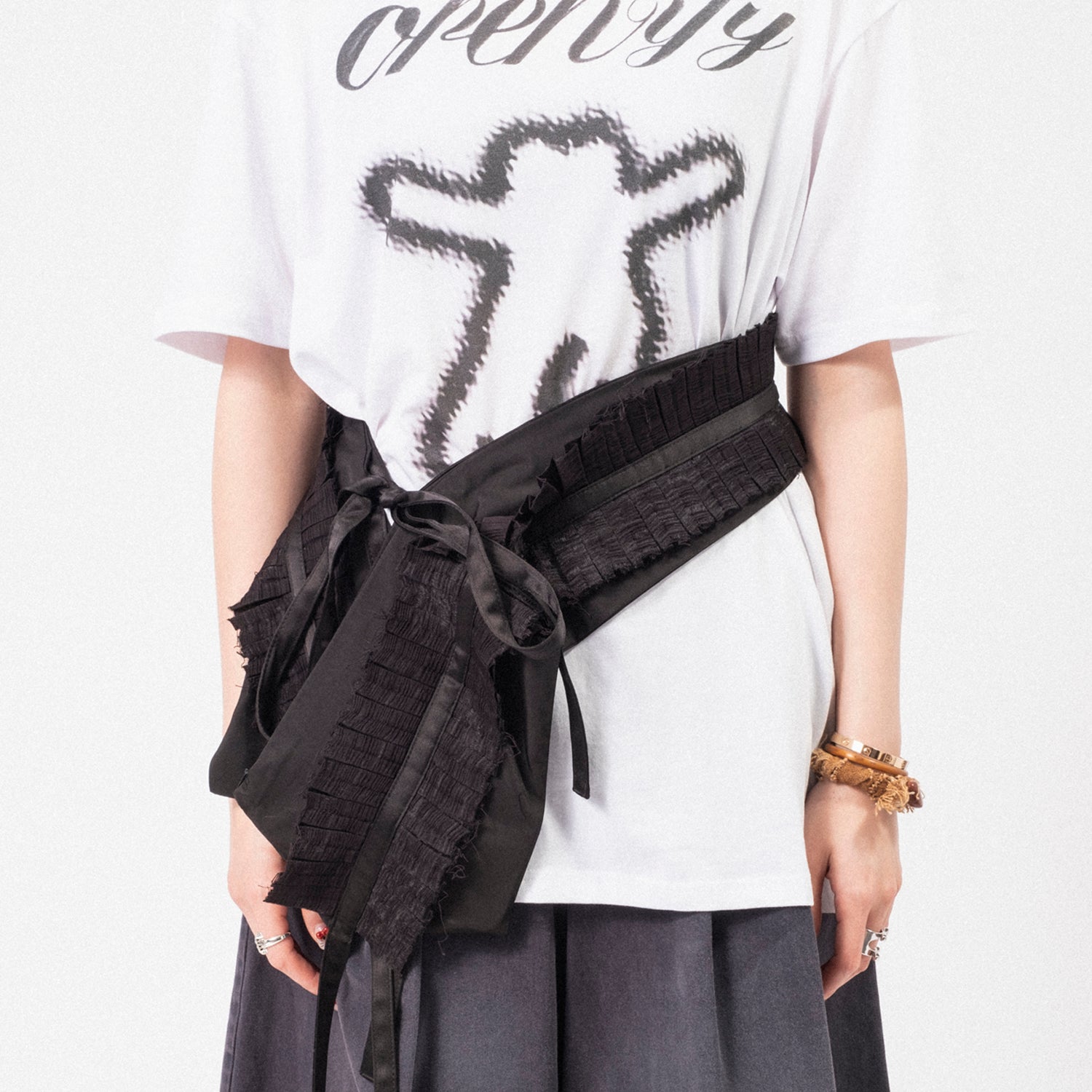 [OPEN YY] PLEATS LAYERED POUCH BELT _ BLACK