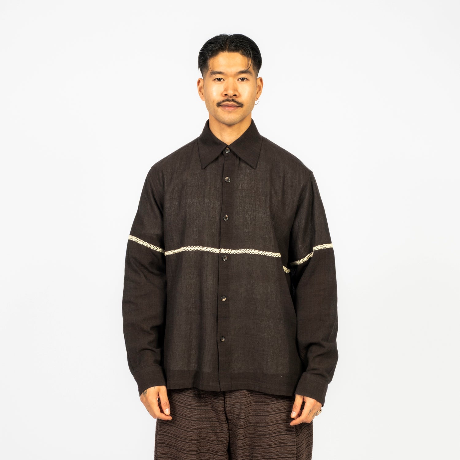 [KARTIK RESEARCH] SS26-57 RABARI SHIRT _ WHITE/BLACK