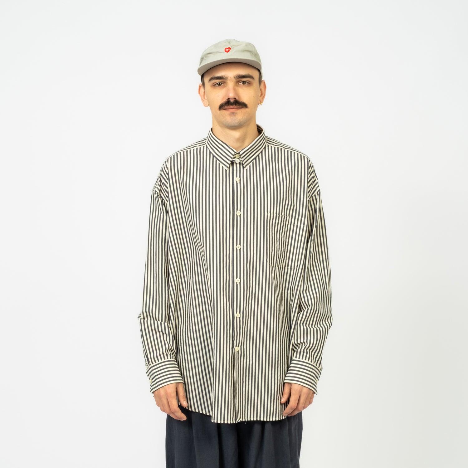 [IS-NESS] TAB COLOUR VENT LONG-SLEEVE SHIRT _ NAVY STRIPE