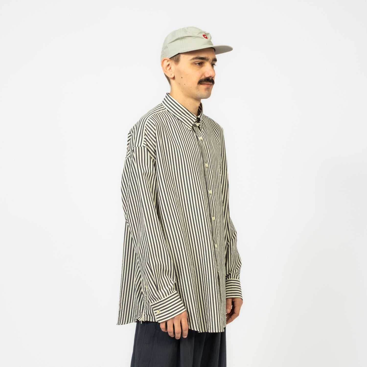 [IS-NESS] TAB COLOUR VENT LONG-SLEEVE SHIRT _ NAVY STRIPE