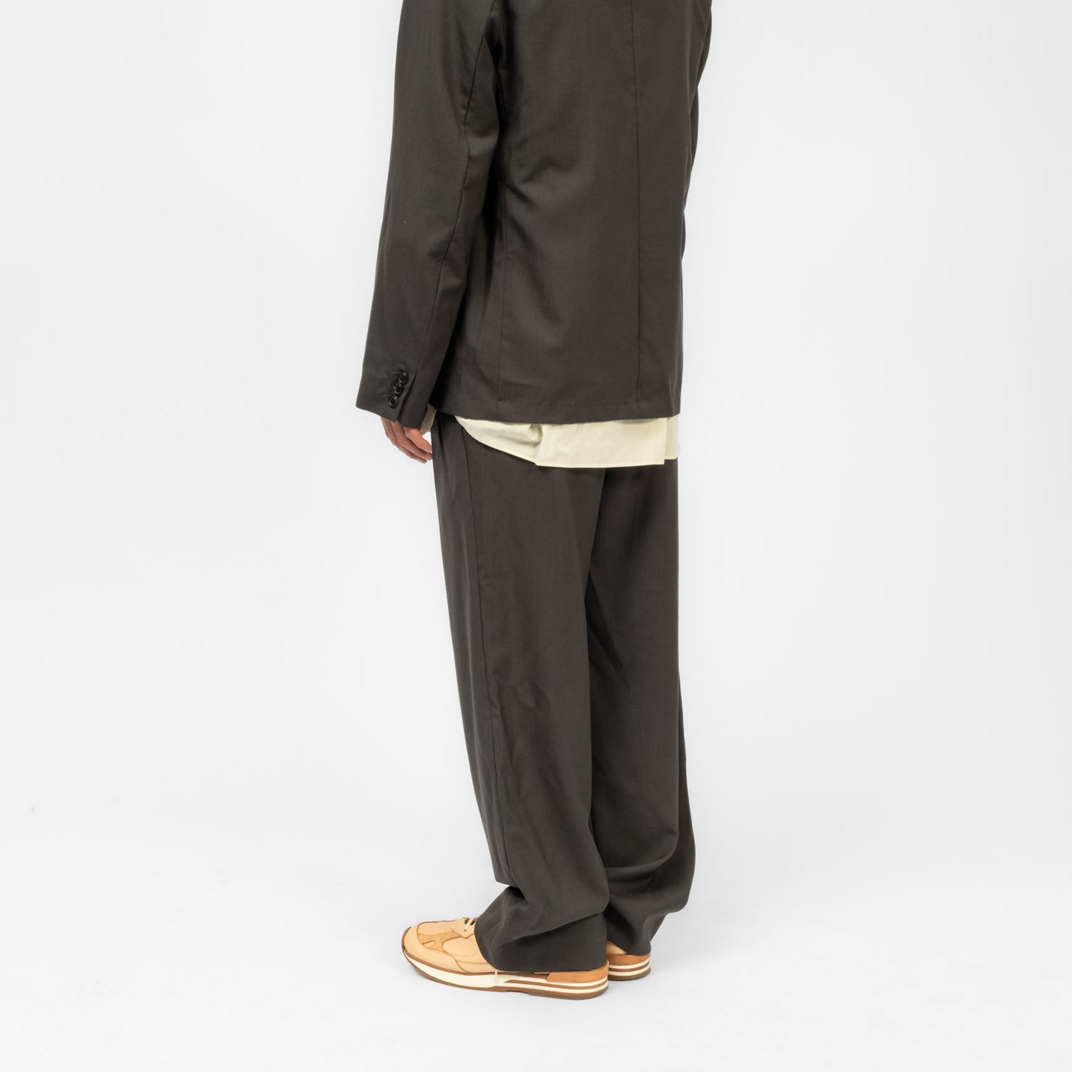 URU TOKYO] INVERTED PLEATS PANTS _ CHARCOAL