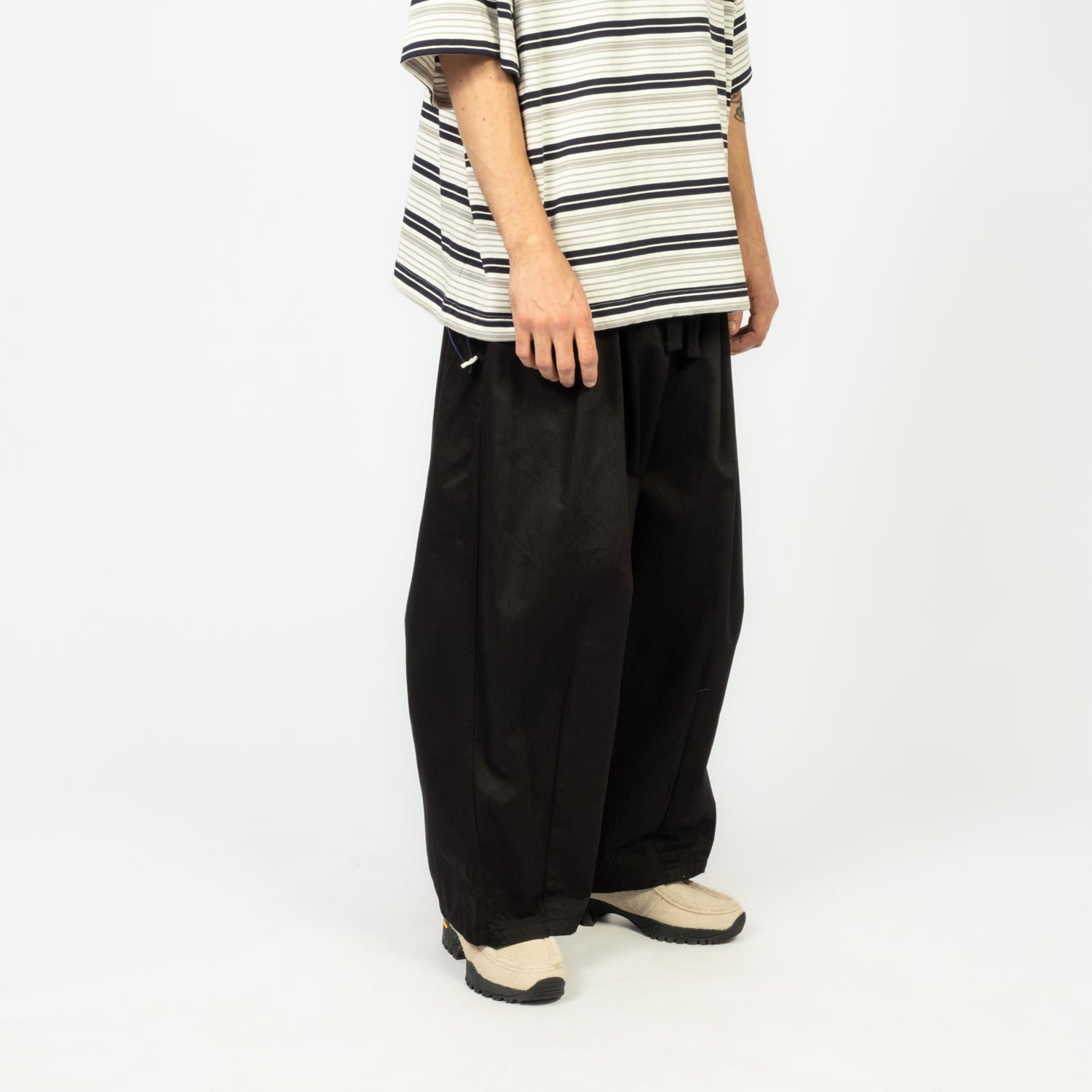[IS-NESS] BALLOON EZ PANTS _ BLACK