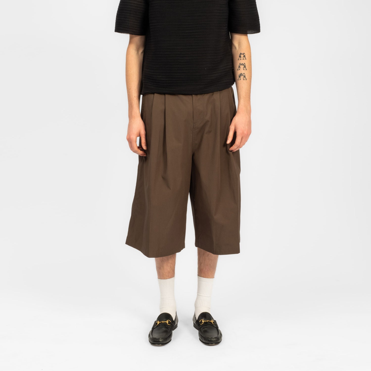 [AMOMENTO] TWO TUCK WIDE SHORT _ BROWN