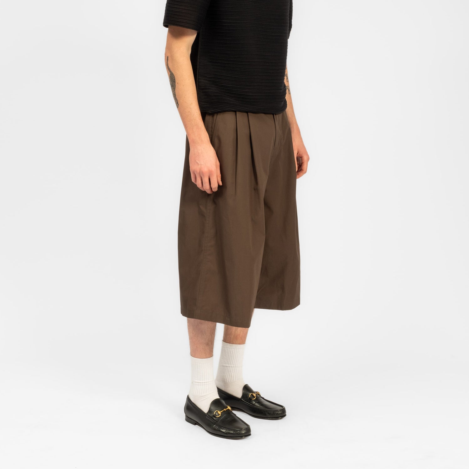 [AMOMENTO] TWO TUCK WIDE SHORT _ BROWN