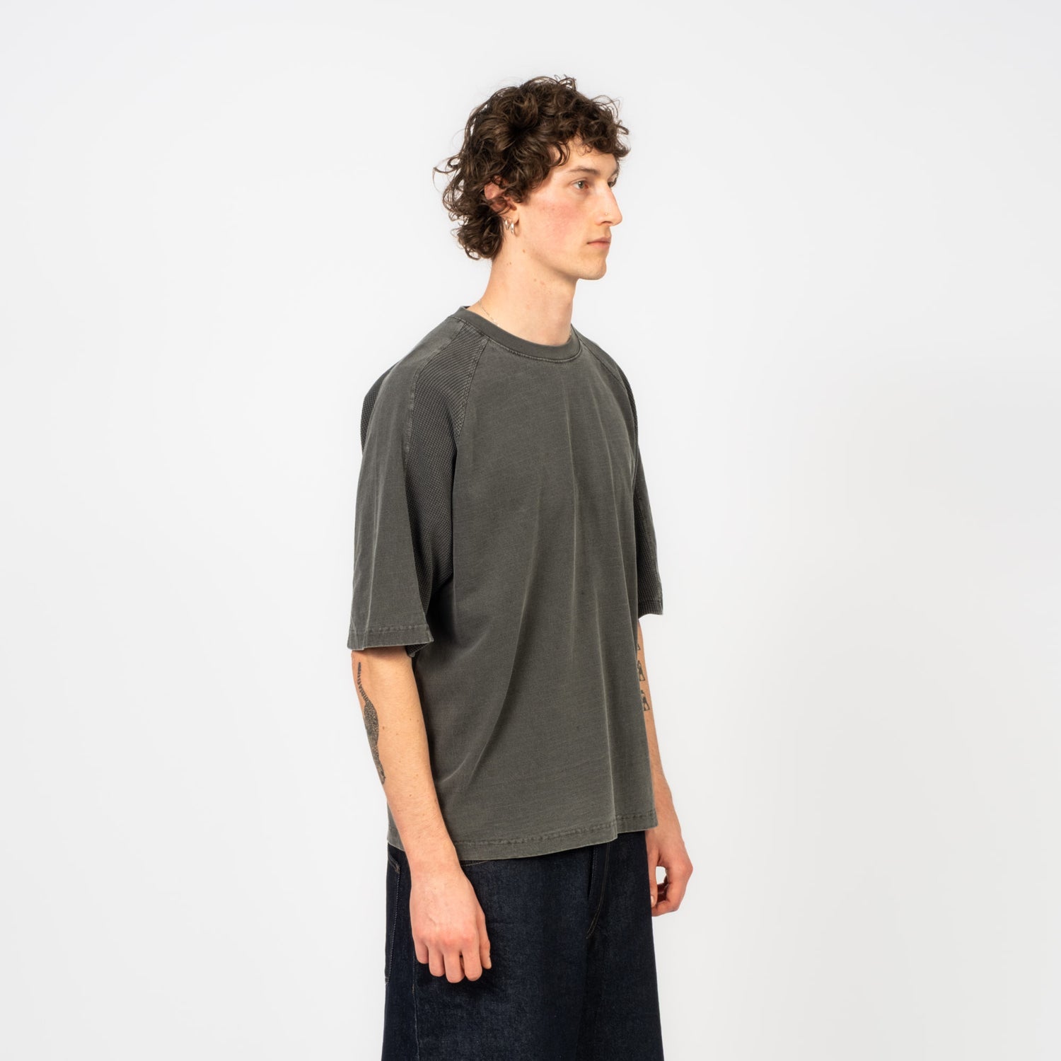 [UNAFFECTED] RAGLAN CONTRAST PANEL T-SHIRT _ CHARCOAL
