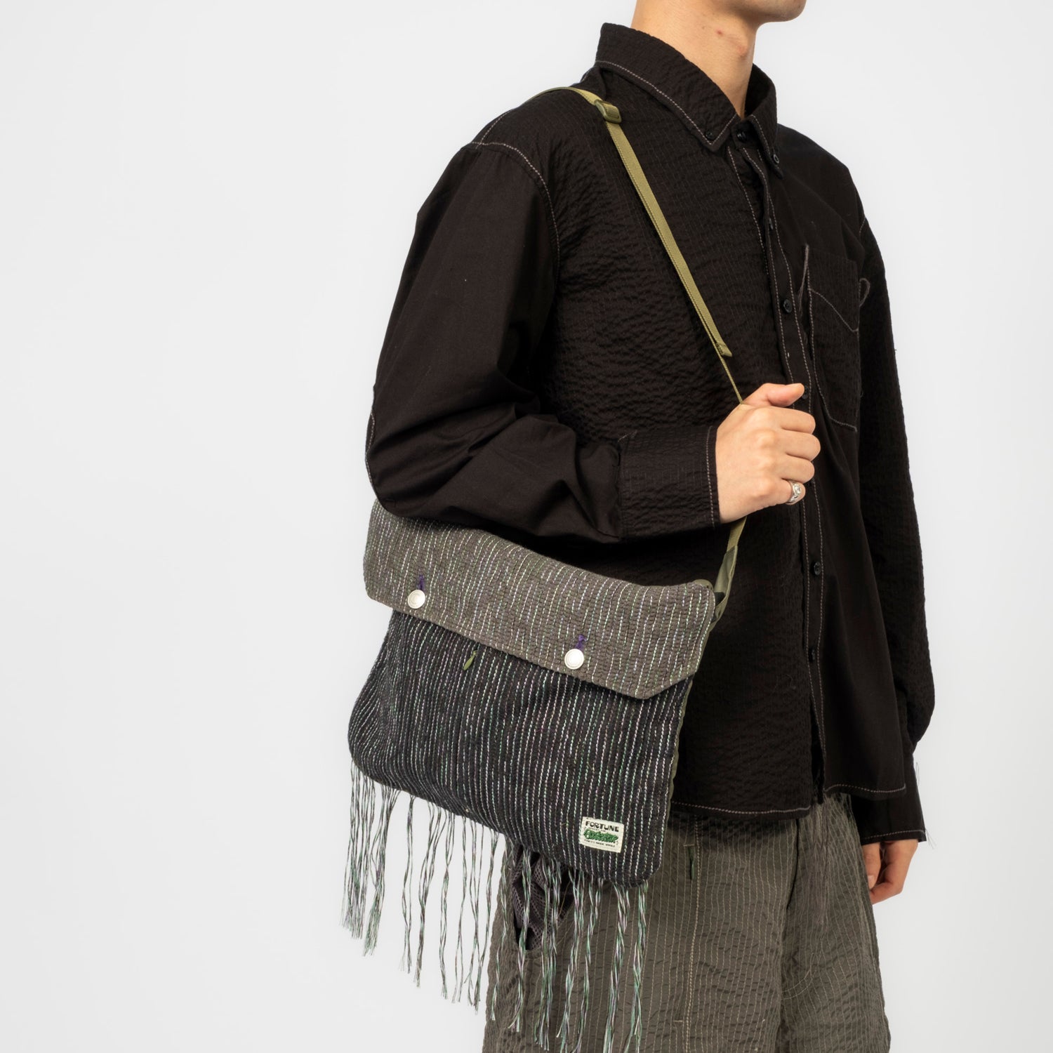 [FORTUNE W.W.D.] STITCHED-THROUGH UTILITY FRINGE BAG _ GREY