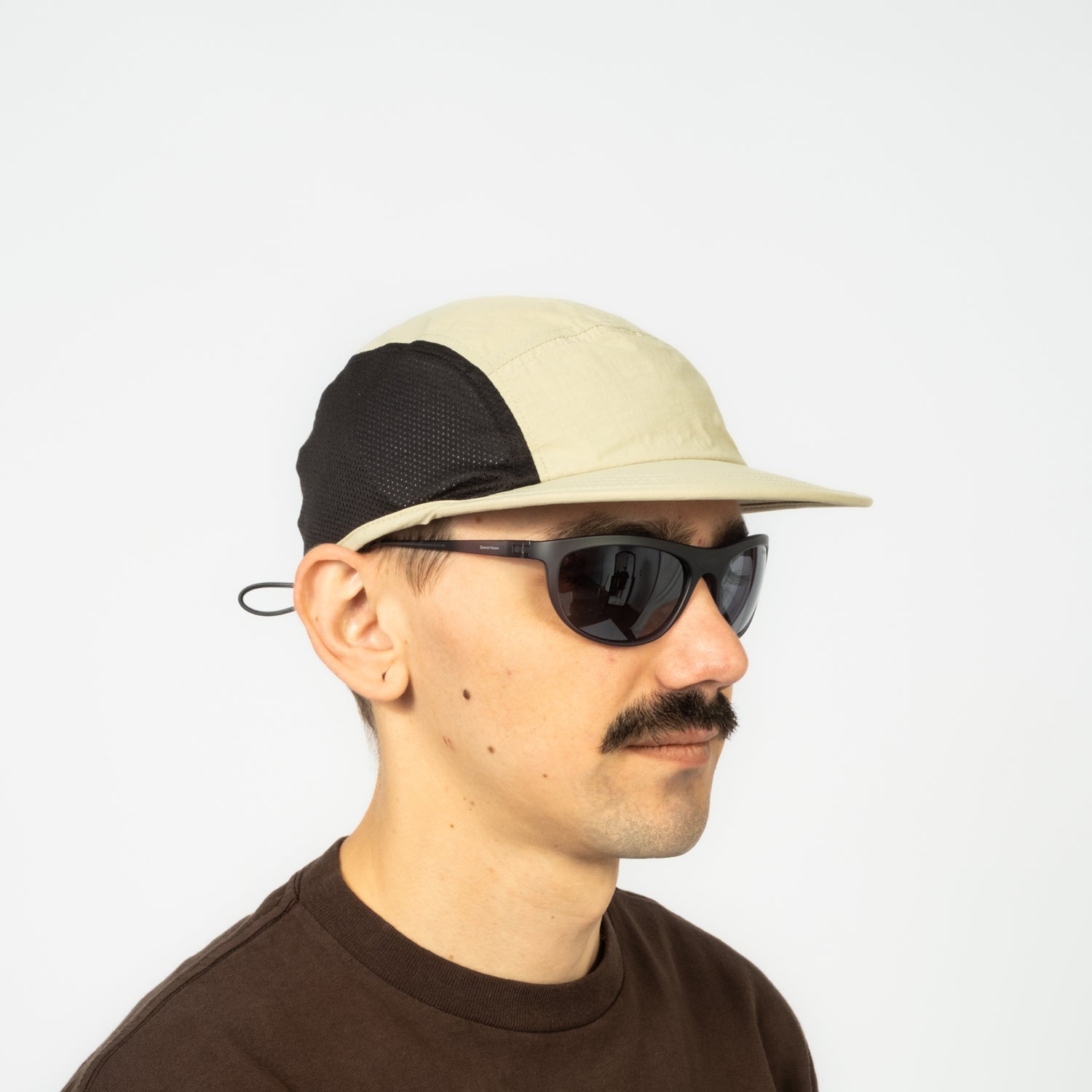 [DISTRICT VISION] PERFORMANCE PANELLED MESH HAT _ SAND