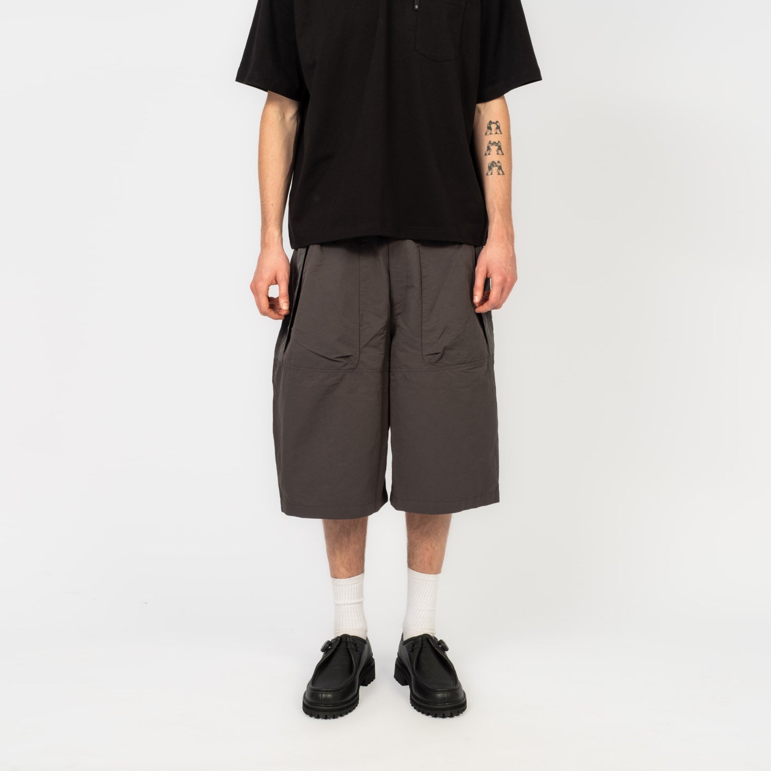 [MOIF] HUGE MONSTER SHORTS _ CHARCOAL