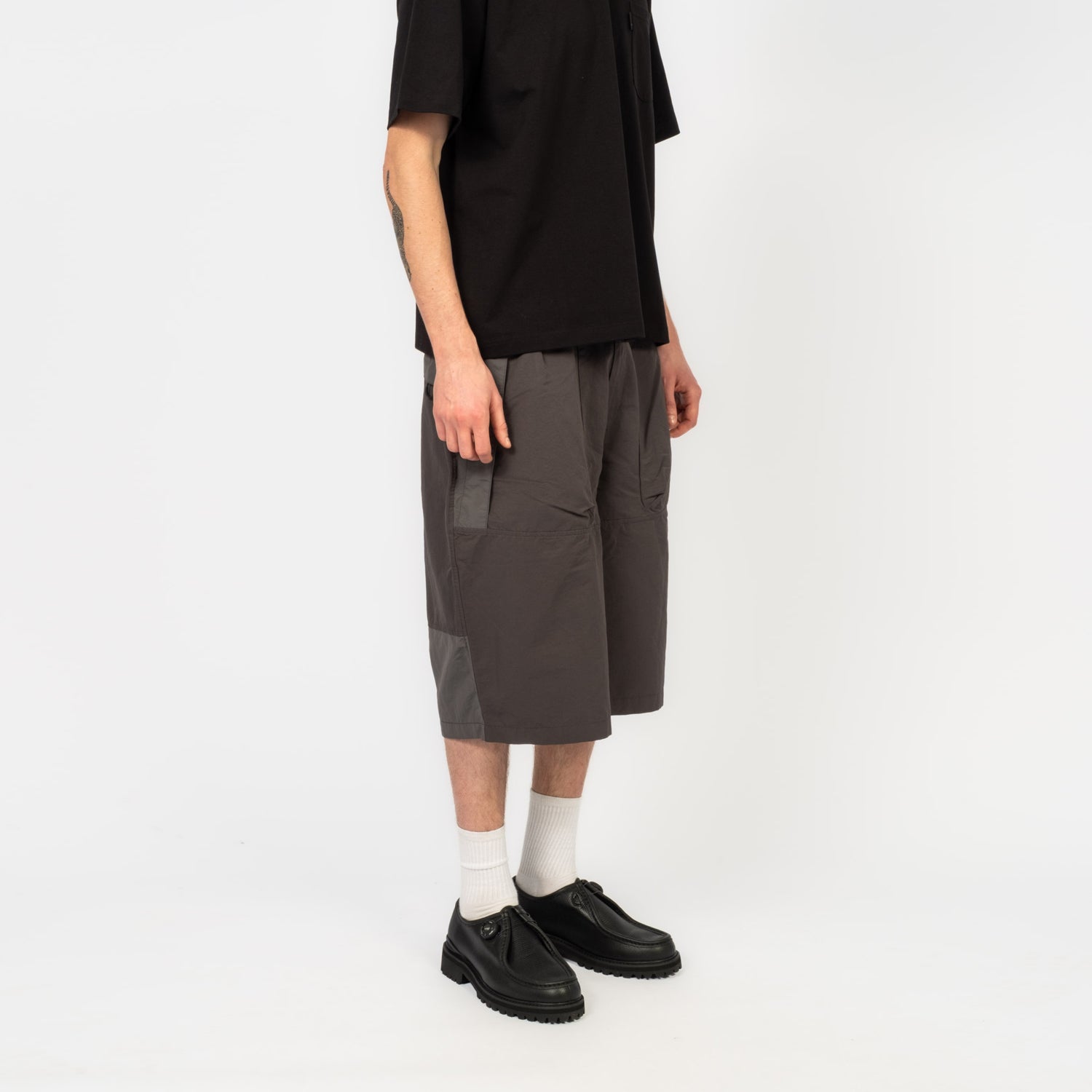 [MOIF] HUGE MONSTER SHORTS _ CHARCOAL