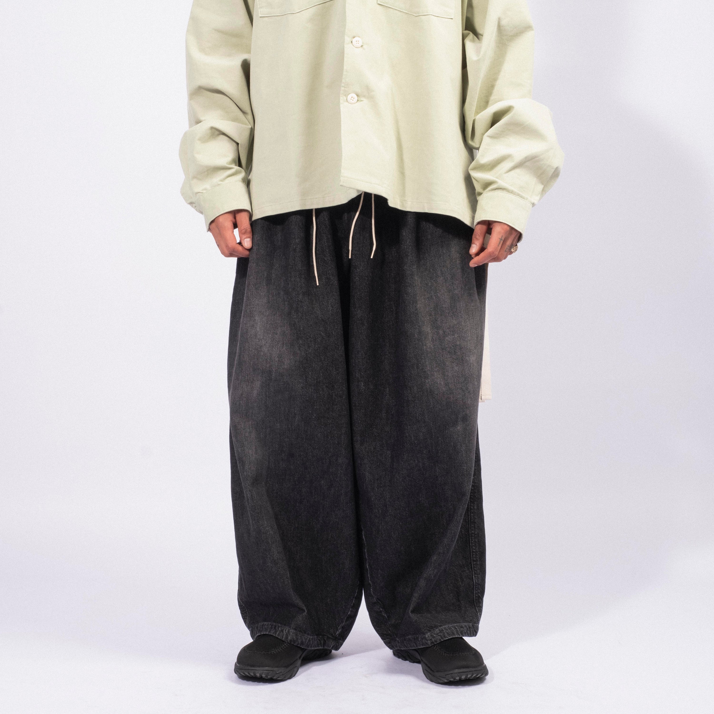 [SILLAGE] CIRCULAR PANTS _ BLACK DENIM WASH