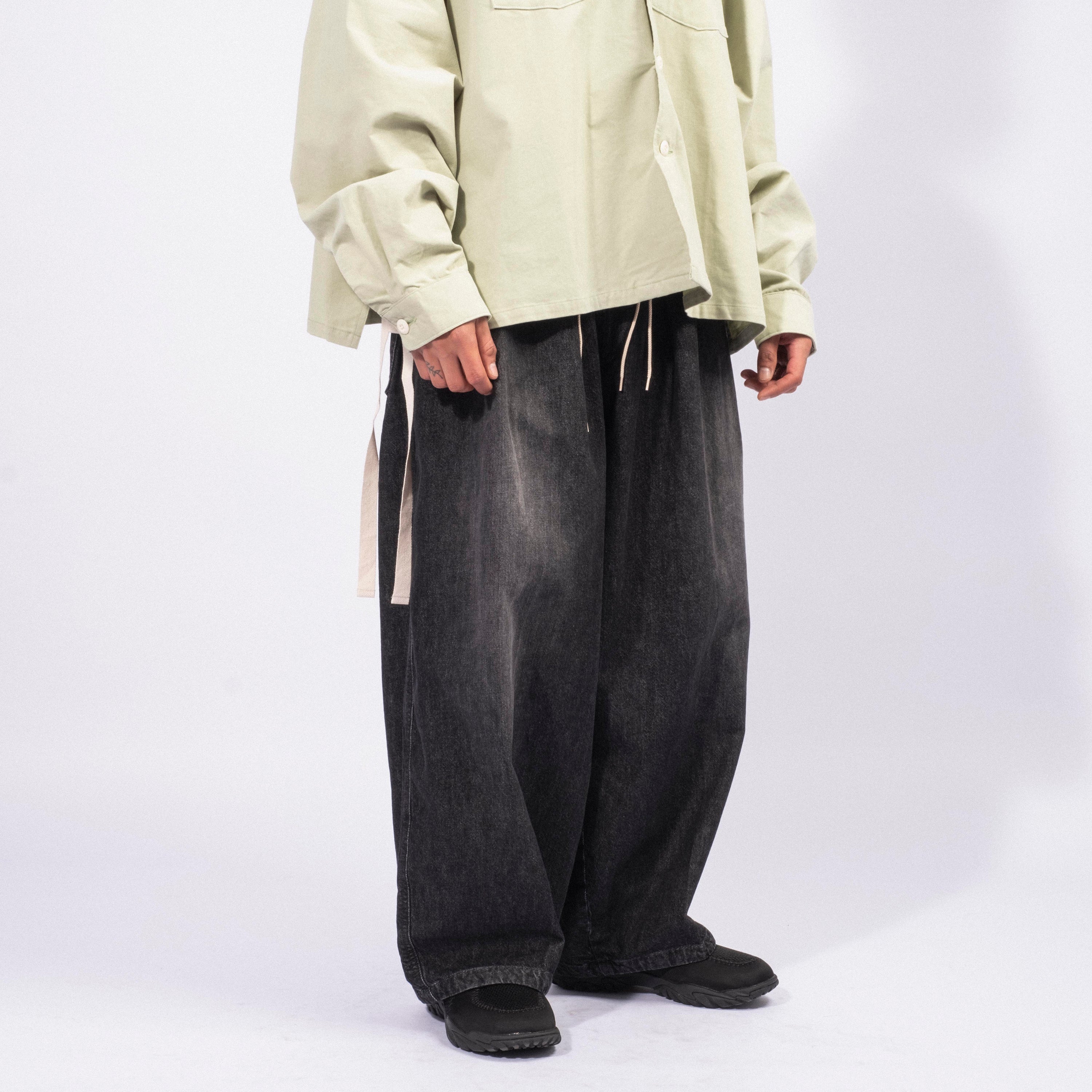 [SILLAGE] CIRCULAR PANTS _ BLACK DENIM WASH