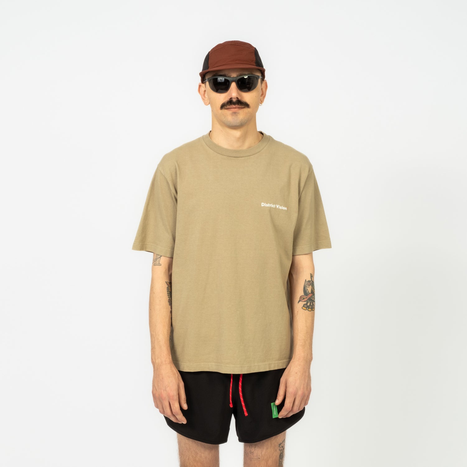 [DISTRICT VISION] CALIFORNIA COTTON TEE _ ARROW EYE WARM GREY