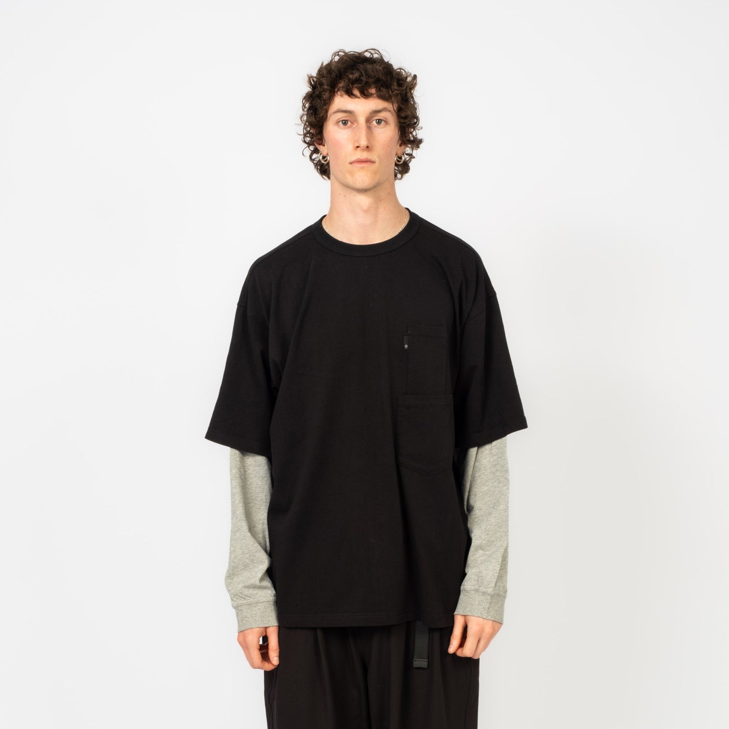 [MOIF] LAYERED VENT L/S TEE _ BLACK